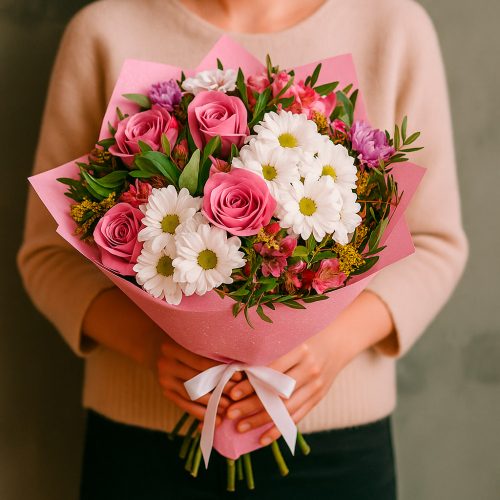 Букет из свежих цветов «Контрастная гармония»